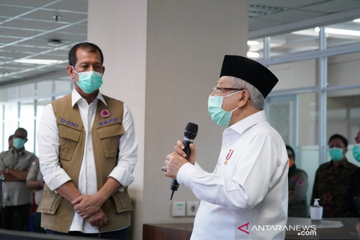 Wapres katakan bahaya COVID-19 dan ekonomi harus dihadapi sekaligus