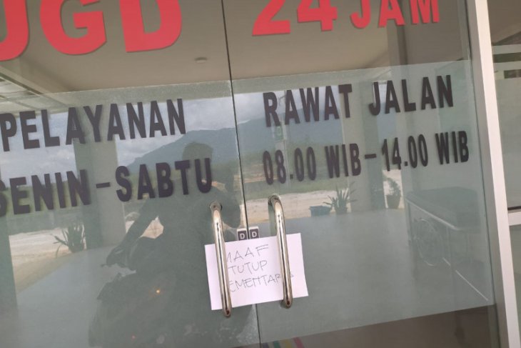 Petugas kesehatan menutup Rumah sakit perbatasan karena gaji belum dibayar