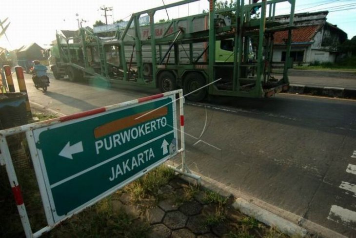 Penutupan jalur masuk Kota Tegal