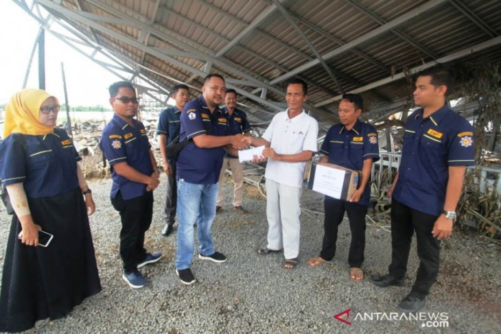 AMPI Batola salurkan bantuan korban kebakaran Desa Baliuk