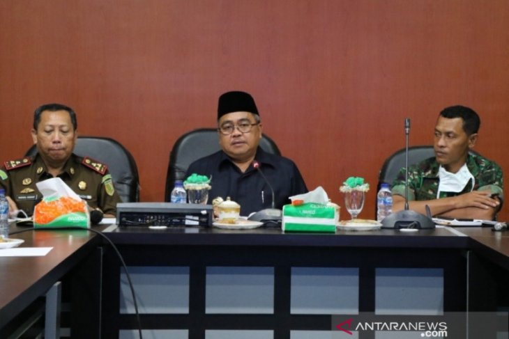 Bupati Aceh Barat pangkas dana perjalanan dinas pejabat tangani Corona