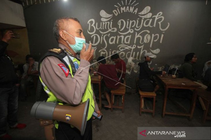 Cegah penularan COVID-19 Polrestabes Medan larang warga berkumpul pada malam hari