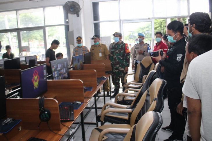 Polisi Tangerang bubarkan 98 anak di lokasi keramaian bermain