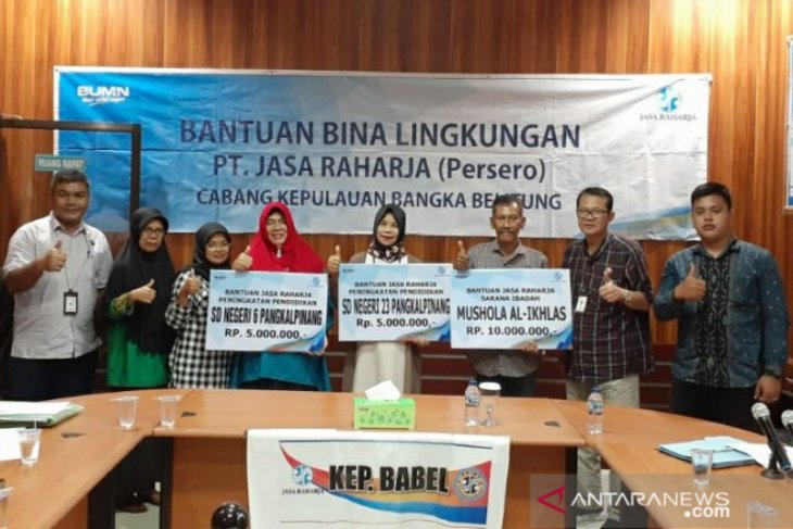 Jasa Raharja Babel serahkan bantuan sarana ibadah dan peningkatan pendidikan