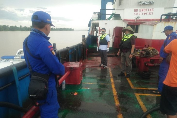 Polairud Baharkam Polri amankan tanker pengangkut BBM diduga illegal