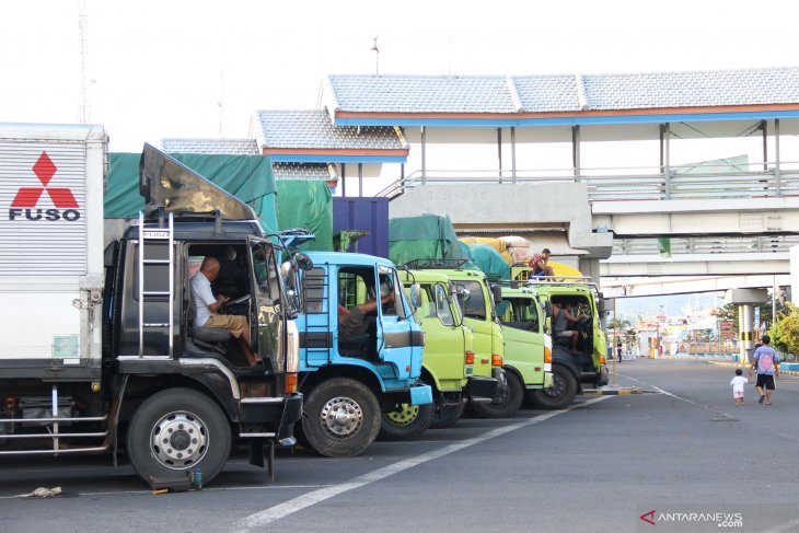 Antrean Kendaraan di Pelabuhan Ketapang
