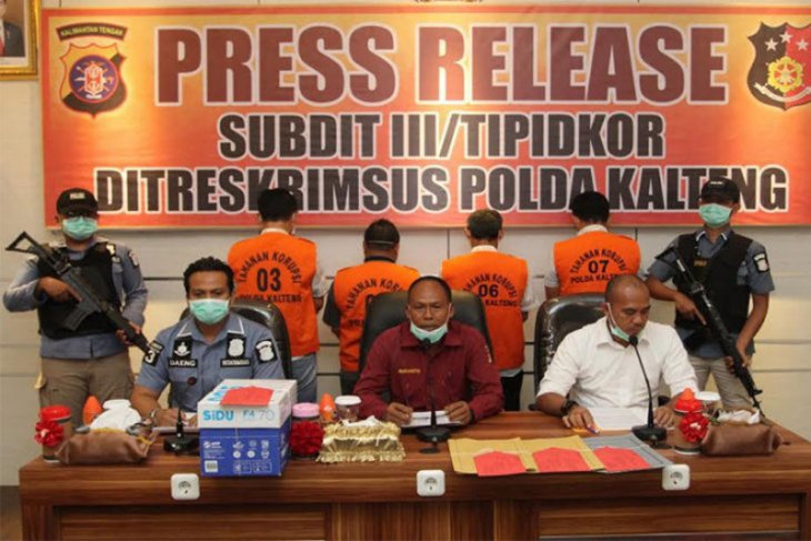 Berkas empat tersangka korupsi peningkatan jalan diserahkan ke Kejati Kalteng