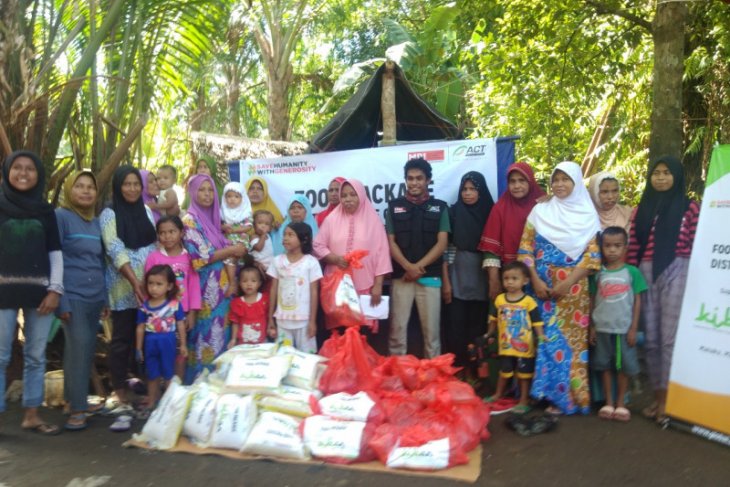 ACT-MRI bagikan paket pangan untuk penyintas gempa di Maluku Tengah