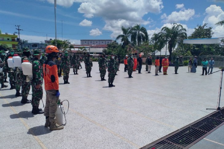 Kodim 1007 Bersama KNPI Melakukan Penyemprotan Disinfektan