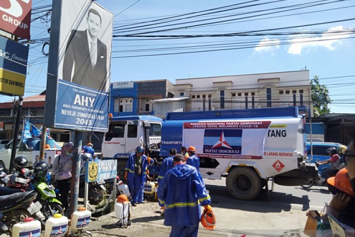 Demokrat Banjarmasin giat penyemprotan disinfektan
