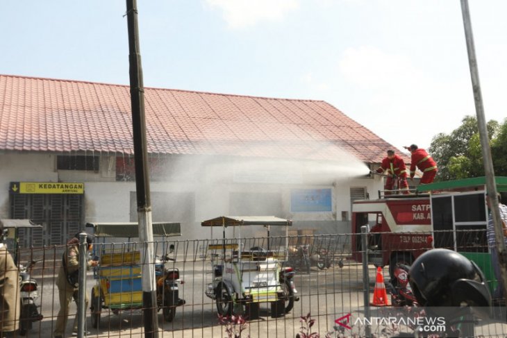 Pemkab Asahan lakukan penyemprotan disinfektan di Kota Kisaran