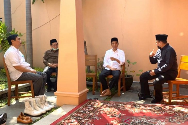 Ketua MPR Bamsoet melayat almarhum Ibunda Presiden Jokowi