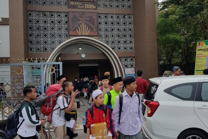 Santri Pesantren Tebuireng Jombang dipulangkan cegah COVID-19