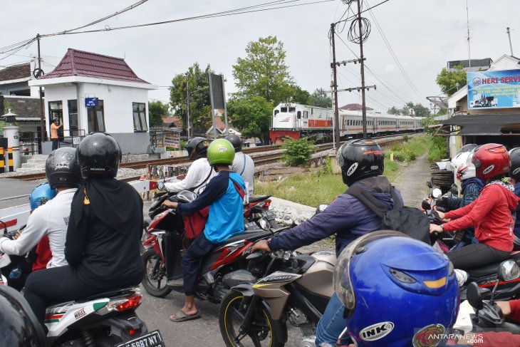 PT. KAI Kurangi perjalanan kereta api