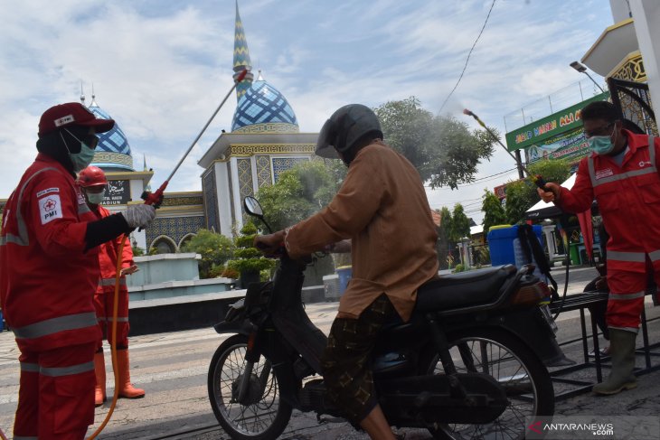 Penyemprotan Jemaah Shalat Jumat