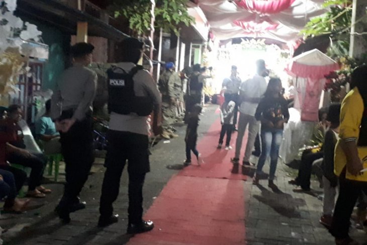 Polres Ternate bubarkan warga di pusat keramaian
