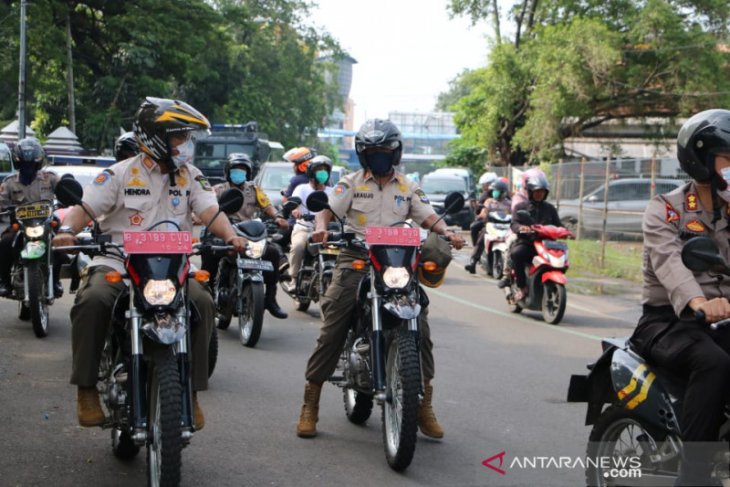 Satpol PP Tangerang patroli imbau warga tak melakukan aktivitas di luar rumah