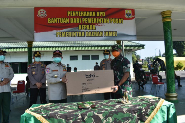 Danrem 042/Gapu serahkan APD bantuan pemerintah pusat ke Pemprov Jambi
