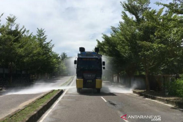 Pemkab Bangka Barat giatkan penyemprotan disinfektan cegah COVID-19