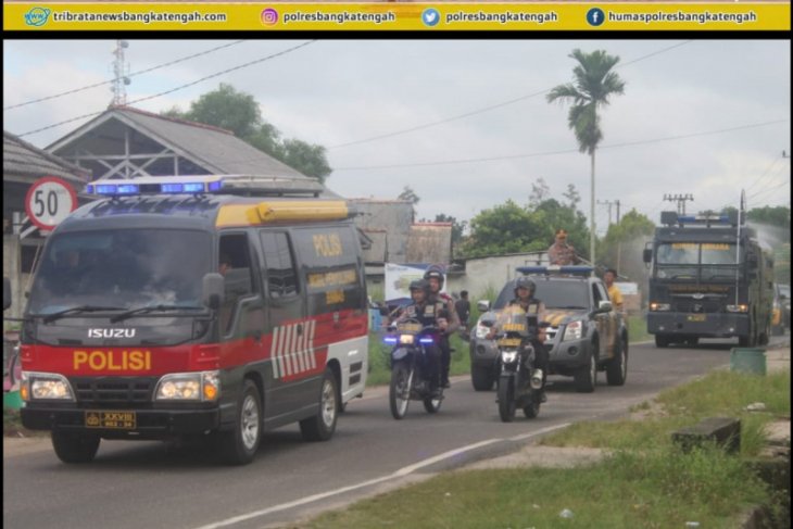 Polres Bangka Tengah semprotkan enam ton disinfektan antisipasi COVID-19