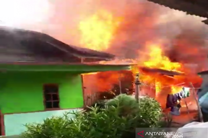 Anak kelainan jiwa sebabkan dua rumah terbakar dan tiga terpaksa dirusak