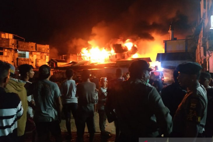 Dinsos Ambon beri bantuan tanggap darurat korban kebakaran di Ongko Liong