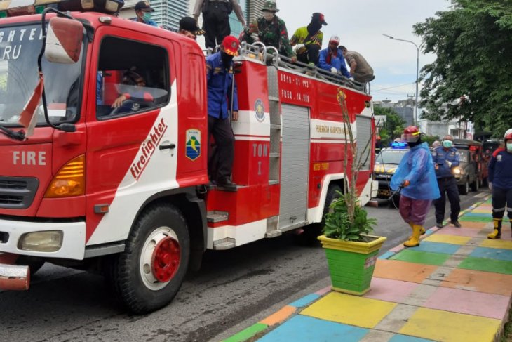 Cegah penyebaran Covid 19, Kotabaru semprot jalan disinfektan