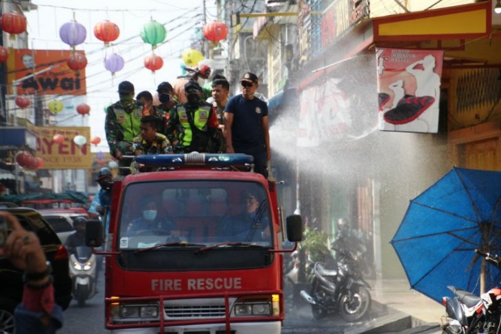Lagi, ruas jalan Kota Pematangsiantar disiram disinfektan