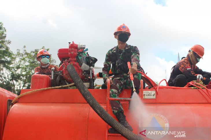 Penyemprotan Disinfektan Serentak Di Kota Banjarmasin