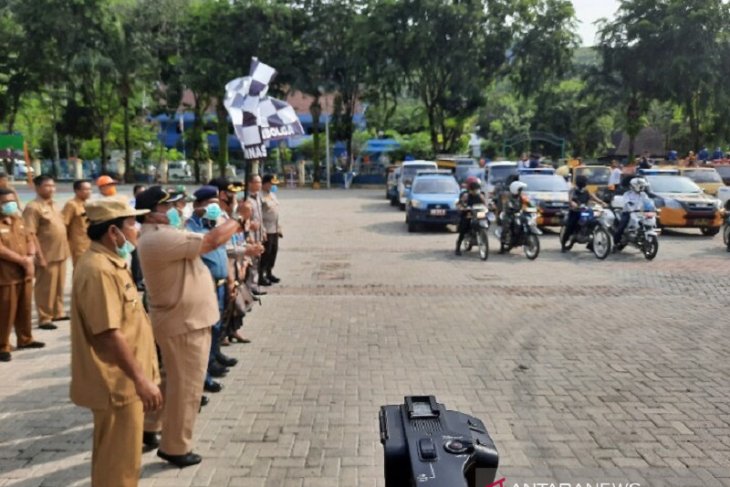 Wali Kota Sibolga lepas tim penyemprotan disinfektan massal