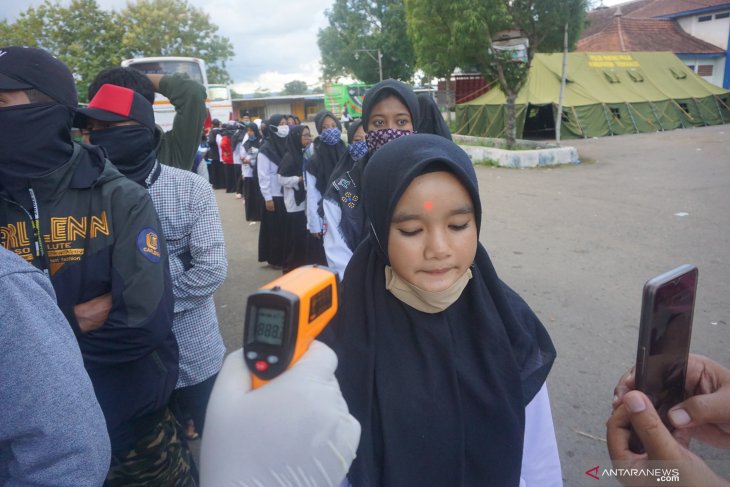 Pemeriksaan Kesehatan Santri Ponpes Lirboyo