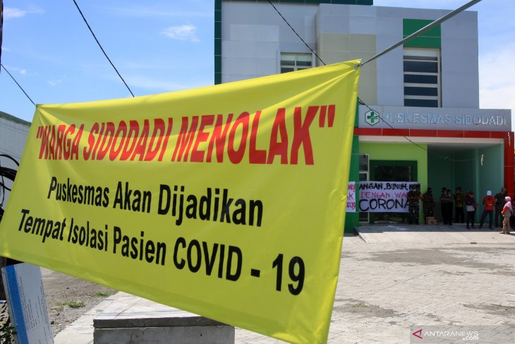 Unjuk rasa tolak tempat isolasi pasien COVID-19