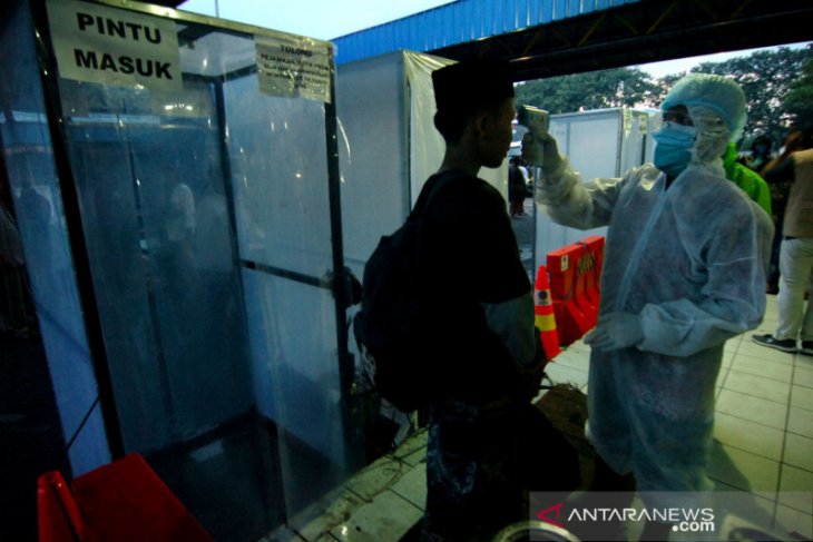 Santri dan pekerja migran yang pulang ke Badung terus dipantau
