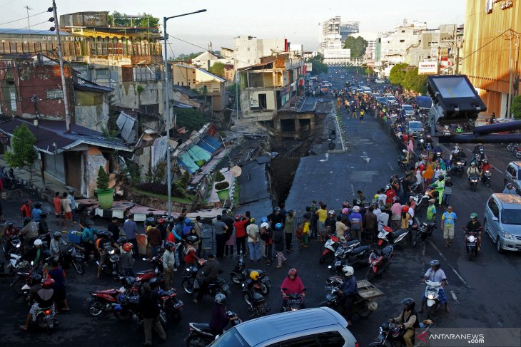 PERTOKOAN JOMPO AMBLAS