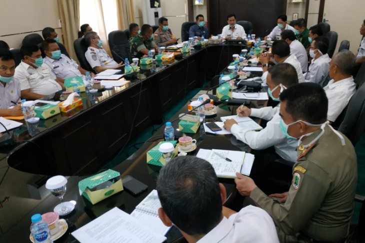 TNI - Polri di Kapuas Hulu siap kawal pendistribusian bansos terkait COVID - 19