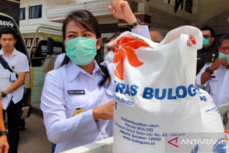 Tjhai Chui Mie salurkan bantuan sembako ke sejumlah Panti Asuhan di Singkawang