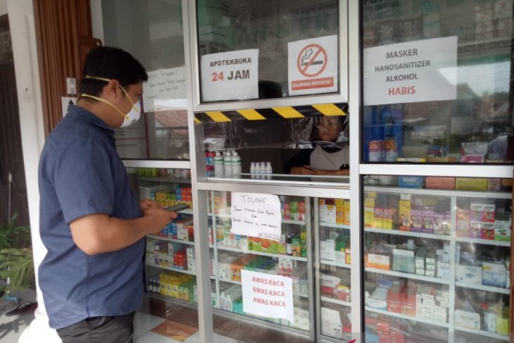 Polisi Bangka Barat pantau apotek cegah penimbunan masker