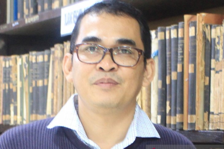 Pengamat: Kebijakan moneter BI diharapkan redam kepanikan pelaku ekonomi