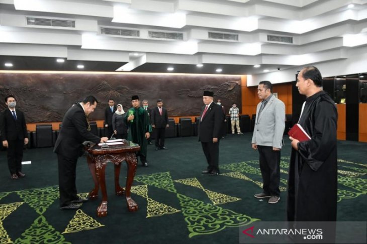 Empat anggota MPR Pergantian Antar Waktu dilantik