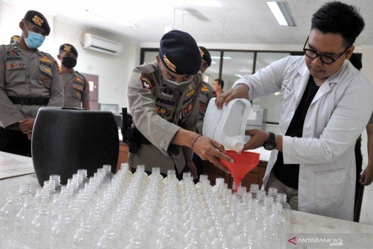 Hand sanitizer arak Bali terdistribusi sampai ke pelosok desa