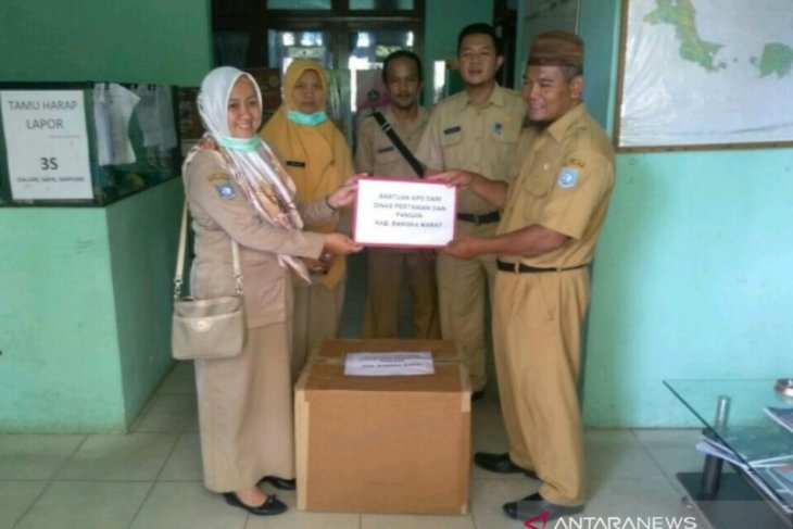Dinas Pertanian bantu APD ke RSUD Bangka Barat