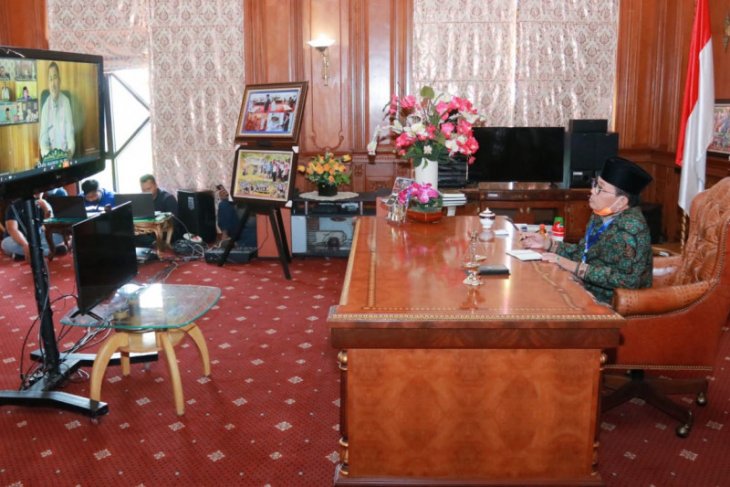 Gubernur Jambi beri arahan kepala daerah soal penanganan COVID-19 melalui video conference