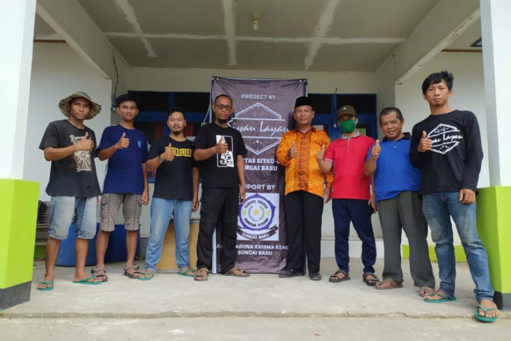 Pemuda desa membuat bilik sterilisasi cegah COVID-19