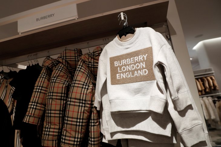Burberry berkontribusi atasi COVID-19, produksi baju pelindung medis