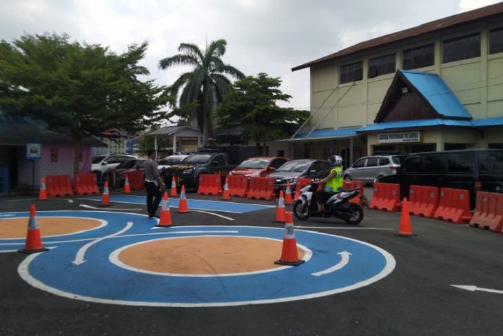 Pelayanan SIM di Polresta Jambi kembali beroperasi dengan pemberlakukan jaga jarak fisik
