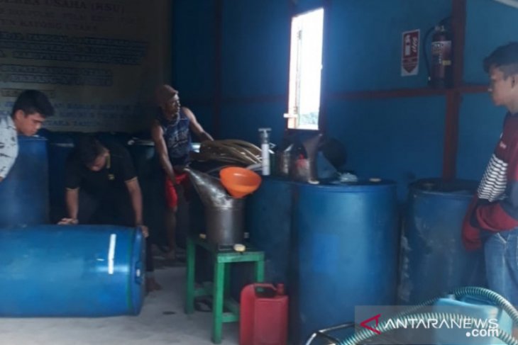 Kayong Utara gandeng SPBB salurkan 8.000 liter solar subsidi