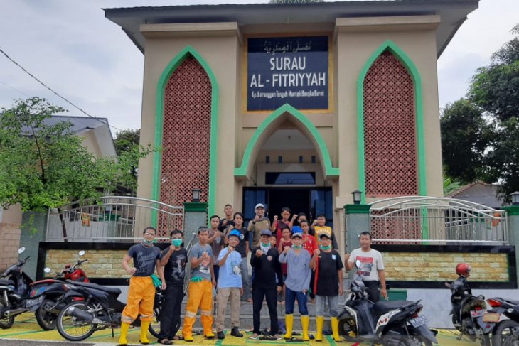 PT Timah bantu semprot disinfektan fasilitas umum di Mentok