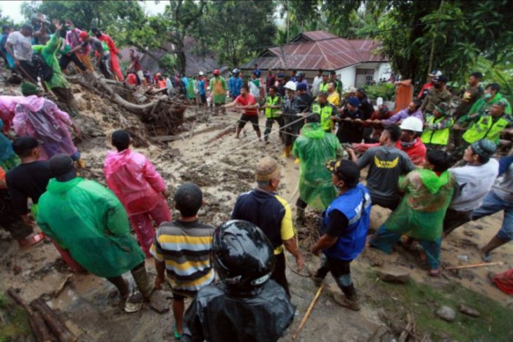 Tanah longsor di Tanah Datar