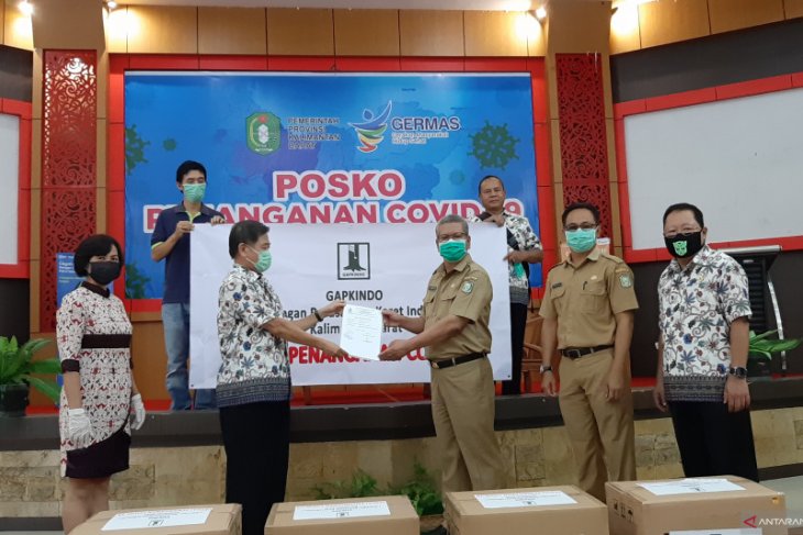 Gapkindo Kalbar sumbangkan 10 ribu masker untuk petugas medis