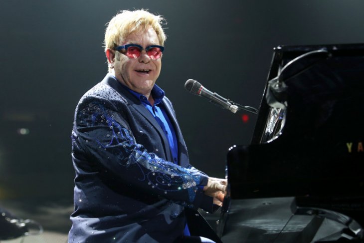 Donasi penanganan corona, Elton John sumbang 1 juta dolar